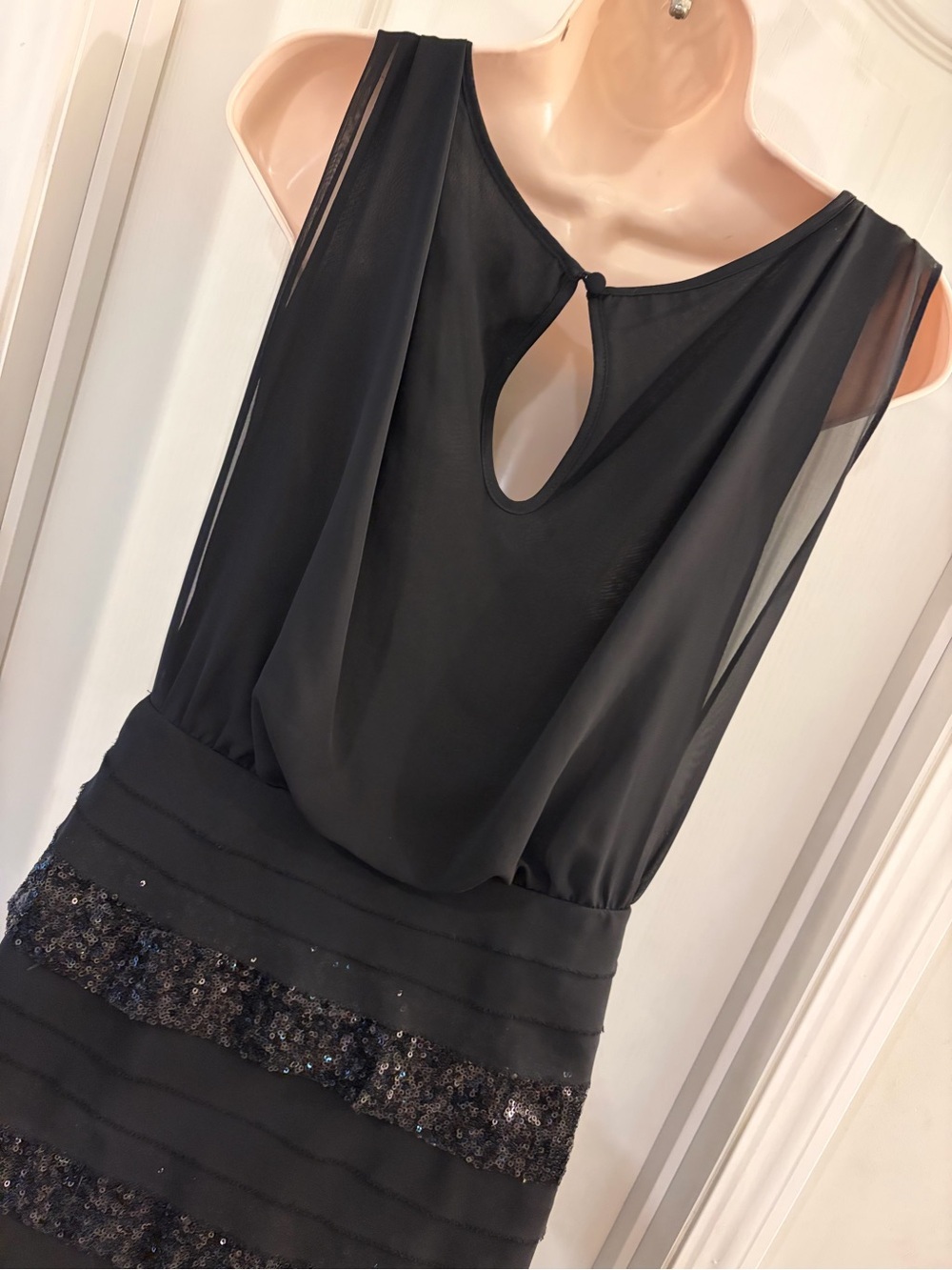 Aidan by Aidan Mattox Tiered Sequin Black Chiffon Gown EUC SZ 6 - Picture 9 of 9